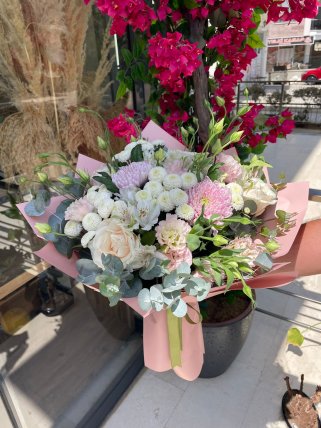 Pastel renklerden oluşan ithal ürünlerimiz ile hazırladığımız mevsim buketi