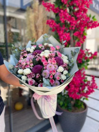 Pastel renklerden oluşan ithal ürünlerimiz ile hazırladığımız mevsim buketi