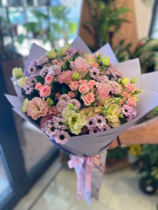 Pastel renklerden oluşan ithal ürünlerimiz ile hazırladığımız mevsim buketi