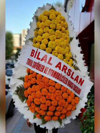 Sarı Turuncu Çelenk, İzmir Güzelbahçe çiçek siparişi