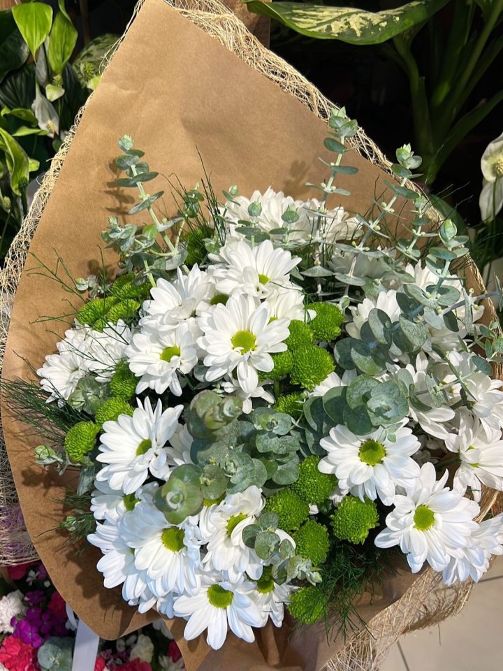 İthal Kasımpatı ve yeşil biçme buketi