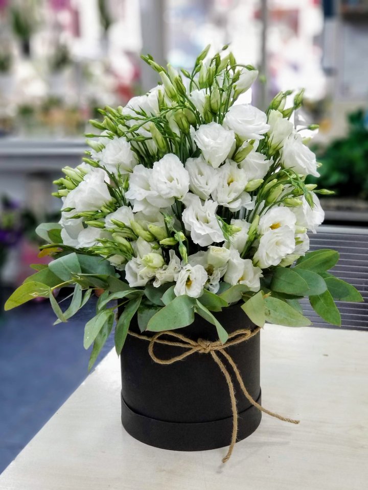 Kutuda Beyaz Lsiyantus Aranjmanı, Güzelbahçe çiçek siparişi