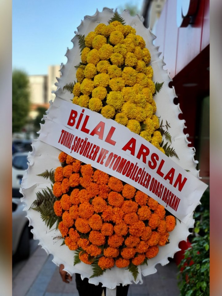 Sarı Turuncu Çelenk, İzmir Güzelbahçe çiçek siparişi